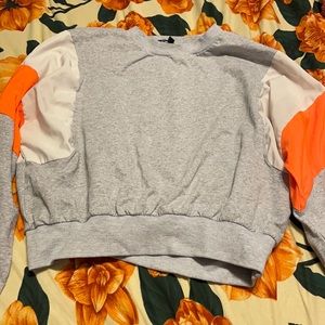 Worn once crew neck. White and orange size xl.